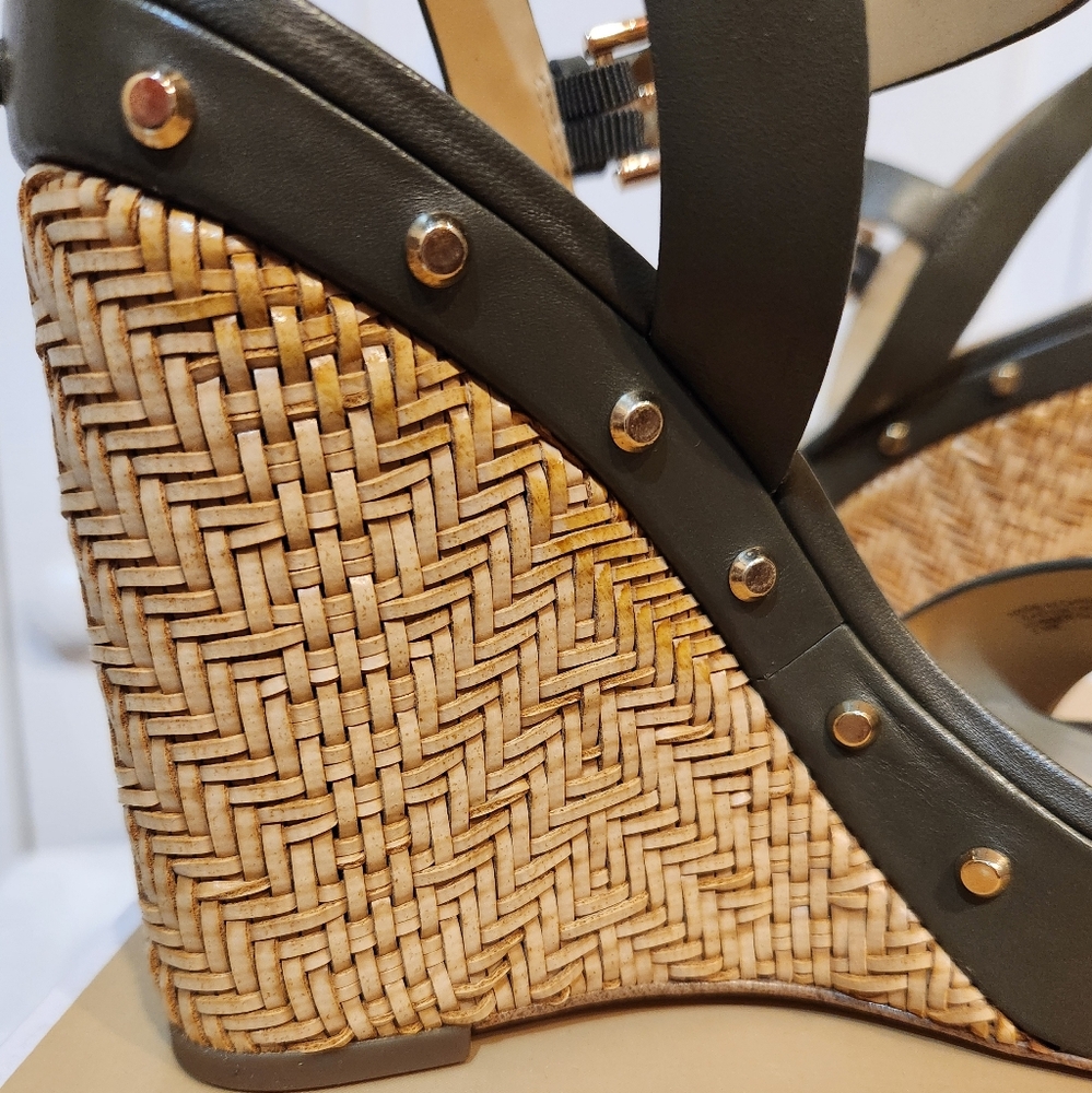 Michael Kors Black Platform Sandals with Sleek Straps - Picture 4 of 6